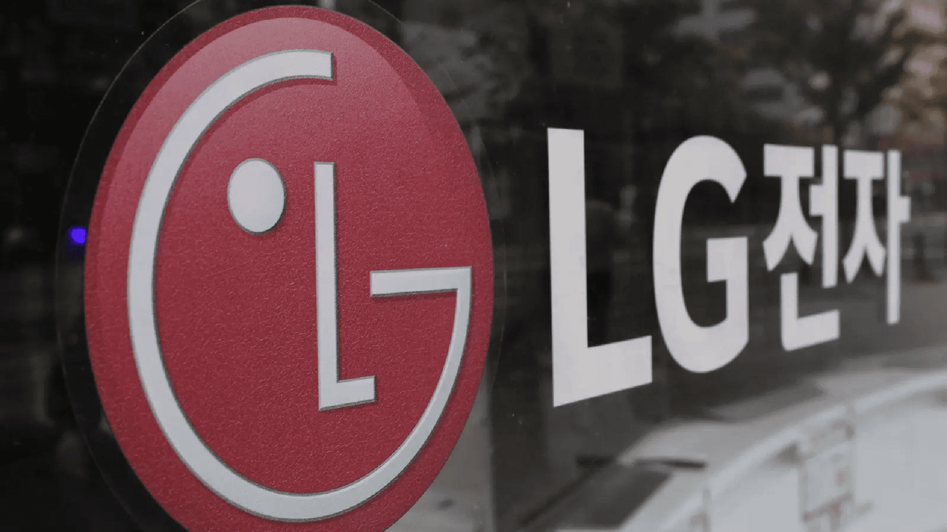LG’s AI-powered automotive MCU receives ISO 26262 certification for safety and reliability.